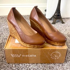 NIB VISCATA BROWN LEATHER WEDGE SHOE.